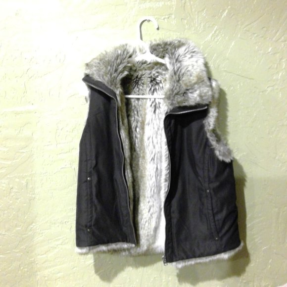 reversible faux fur vest with pockets  medium - Picture 1 of 2